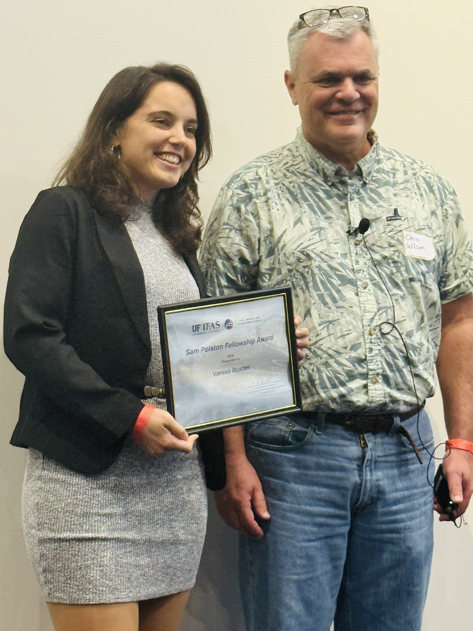 Vanesa receiving the Sam Polston Fellowship